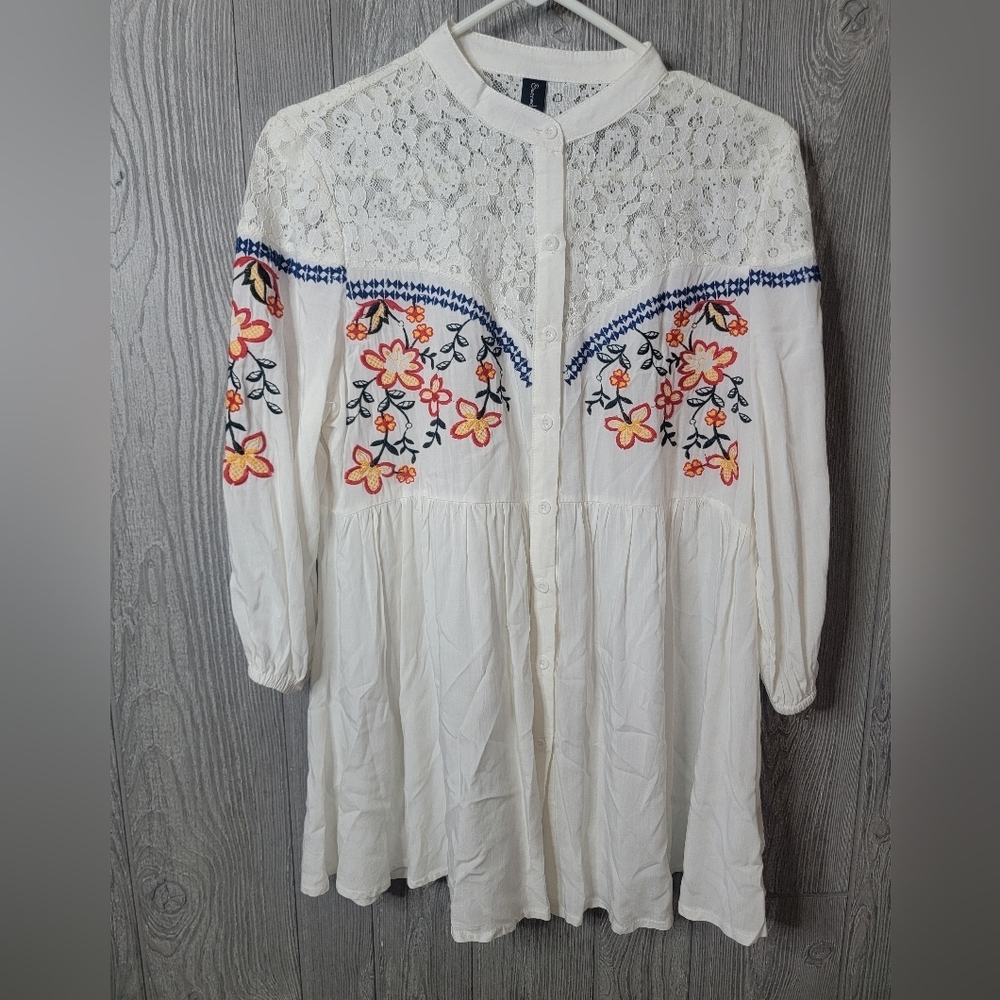 ♡Sacred Threads Floral Embroidered White Womens Tunic With Lace. Size L/XL